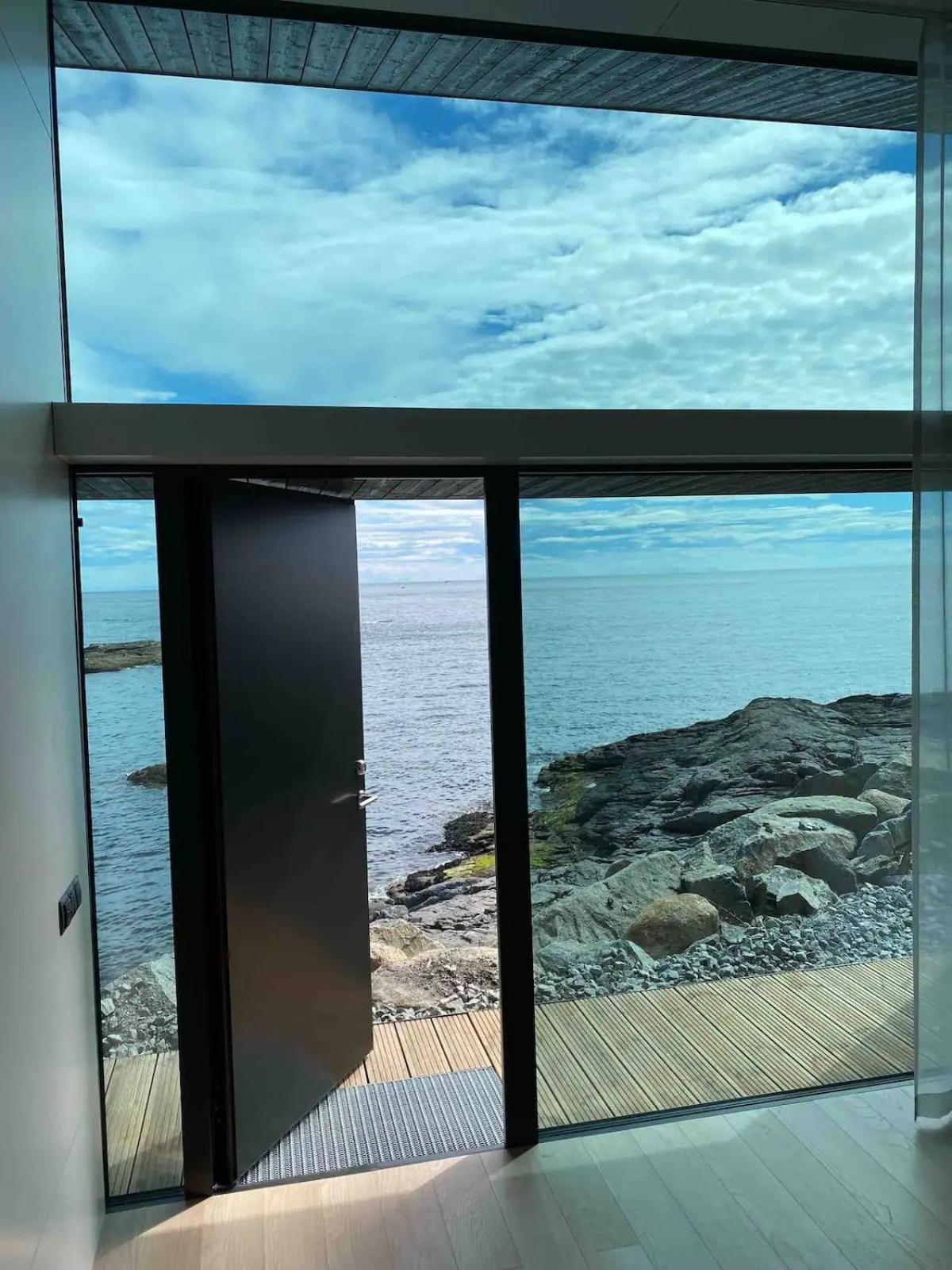 High End Sea At A In Lofoten Apartment *